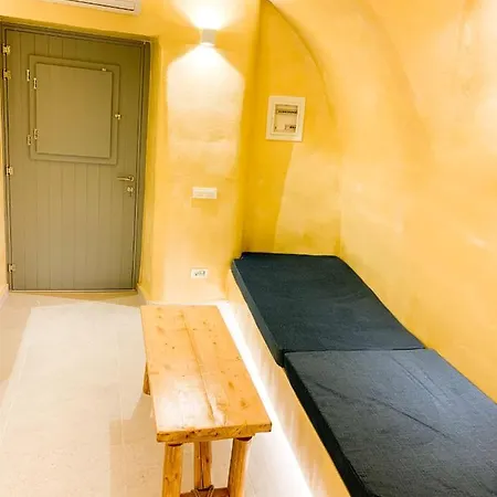 M Santorini Johnnie Cave Holiday home *